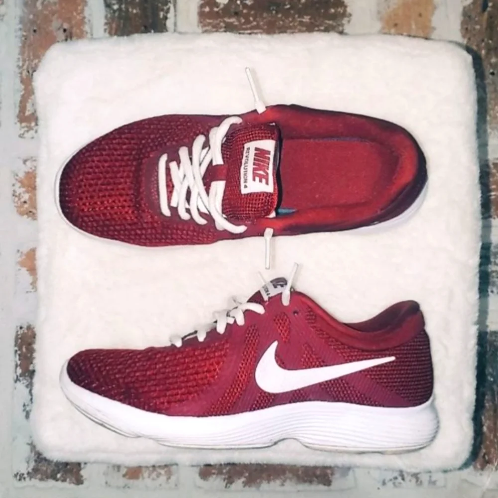 SOLD Size 7 Nike Marron/ Deep Red White String Nike Check Shoes - Picture 1 of 6